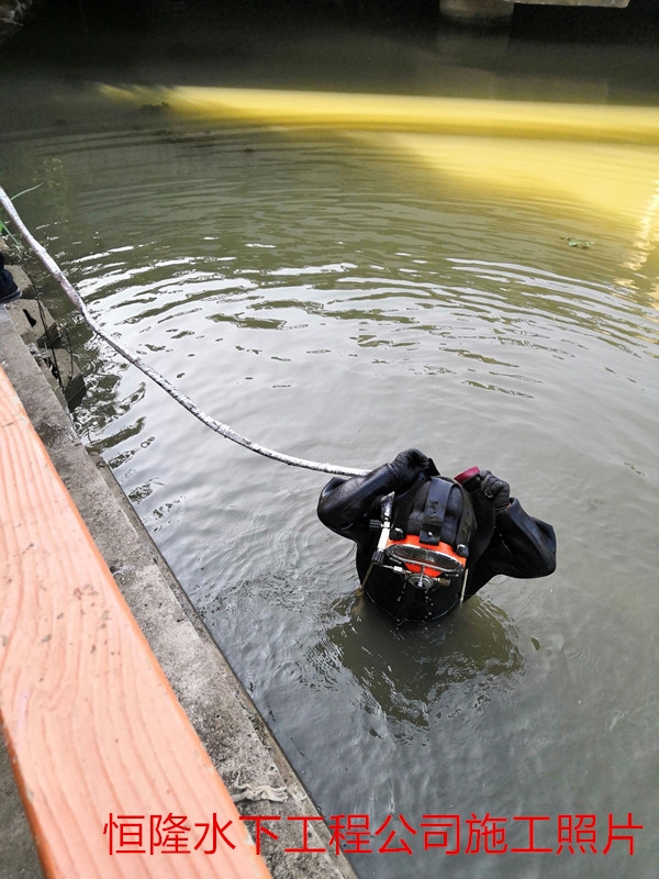 新闻:榆社潜水蛙人作业公司熟练潜水团队